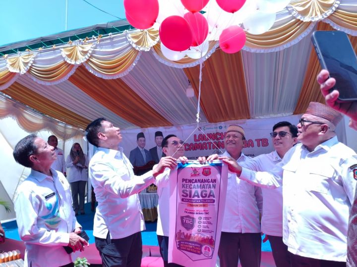 : Pelepasan balon tanda diresmikannya Kecamatan Tilango Siaga TBC. (foto Dandels)
