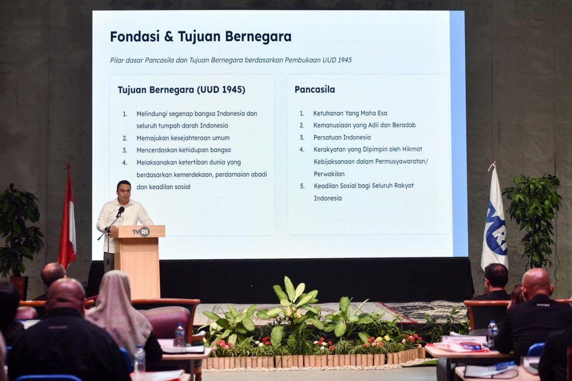 : Wamenkomdigi Angga Raka Prabowo menyampaikan sambutan dan membuka Digital Leadership Academy LPP TVRI di Pusdiklat LPP TVRI, Studio Alam, Depok, Jawa Barat. (Foto: Humas Kemkomdigi)