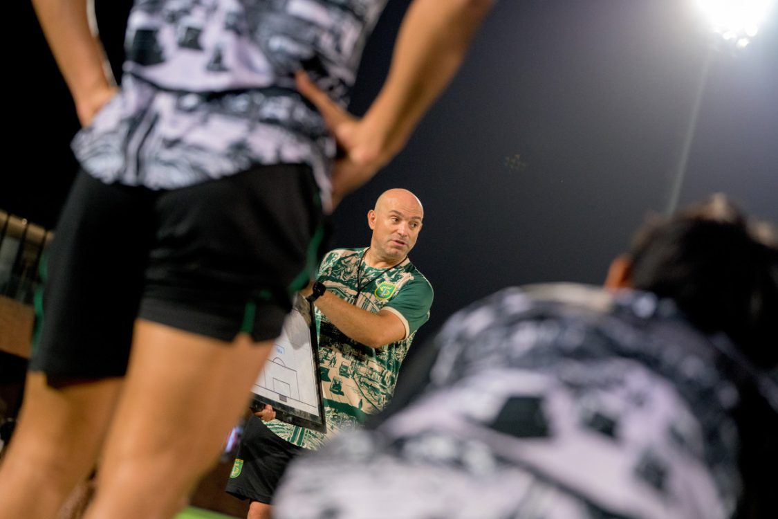 Waspadai Arema FC, Coach Tavares Pastikan Persebaya Siap Bertarung