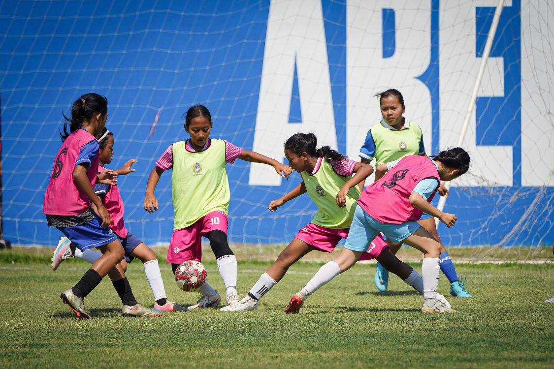 100 Lebih Pesepak Bola Putri Unjuk Gigi di Seleksi Arema FC Women