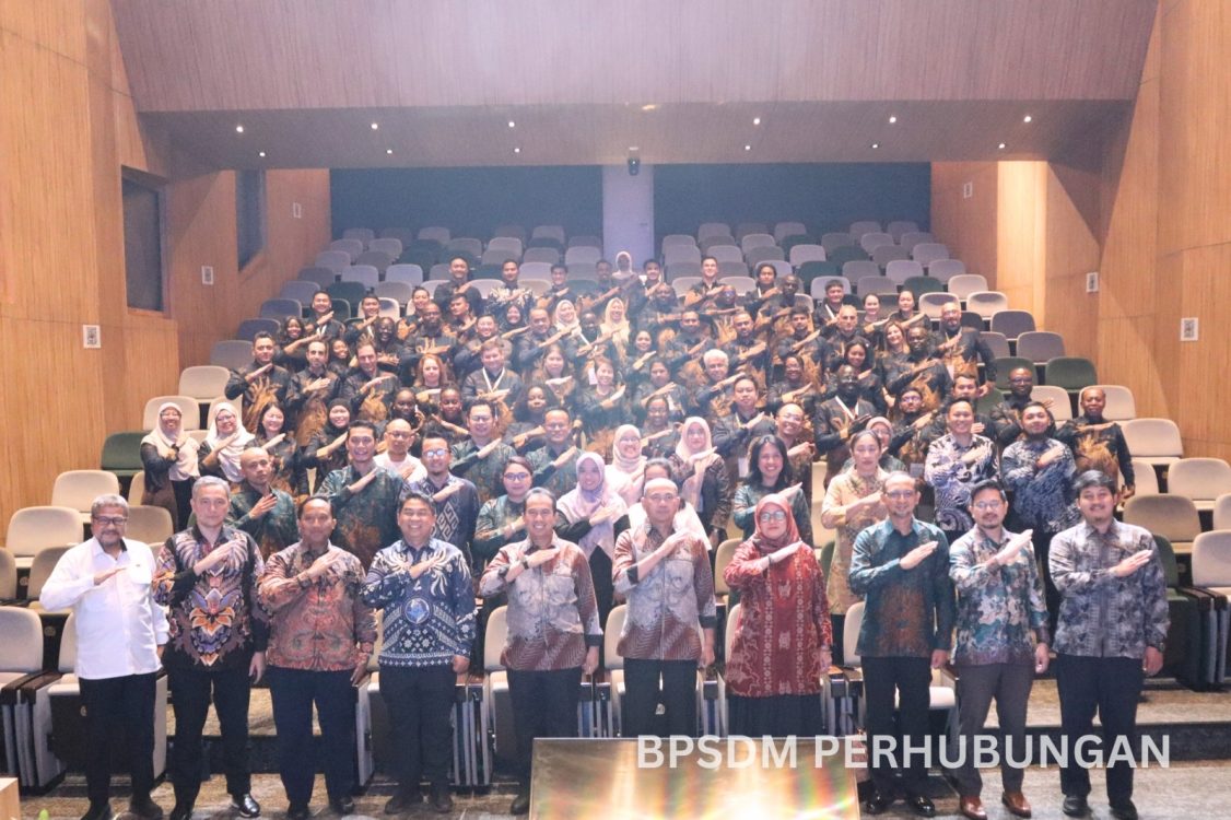 : Indonesia kembali menjadi pusat berbagi pengetahuan penerbangan global. Sebanyak 60 profesional dari 24 negara mengikuti Indonesia-ICAO DCTP 2026 untuk memperkuat kompetensi SDM, keselamatan, dan penerapan standar penerbangan internasional./Foto Hunas Kemenhub