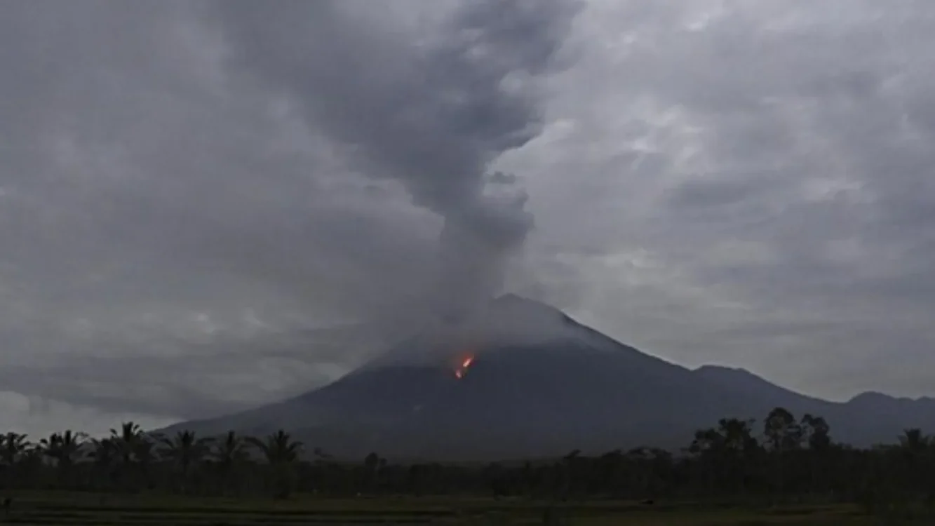 Gambar Erupsi Gunung Semeru di Lumajang Jawa Timur
