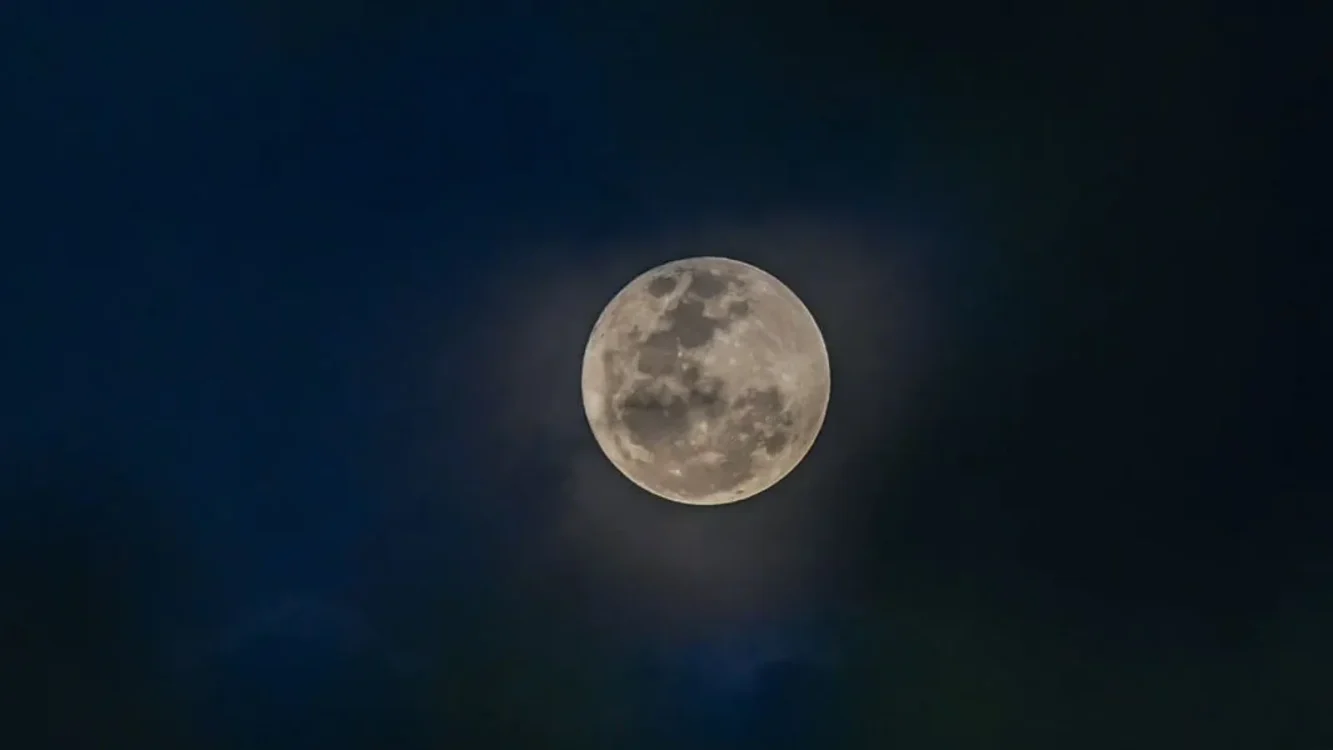 Hujan Meteor dan Harvest Moon
