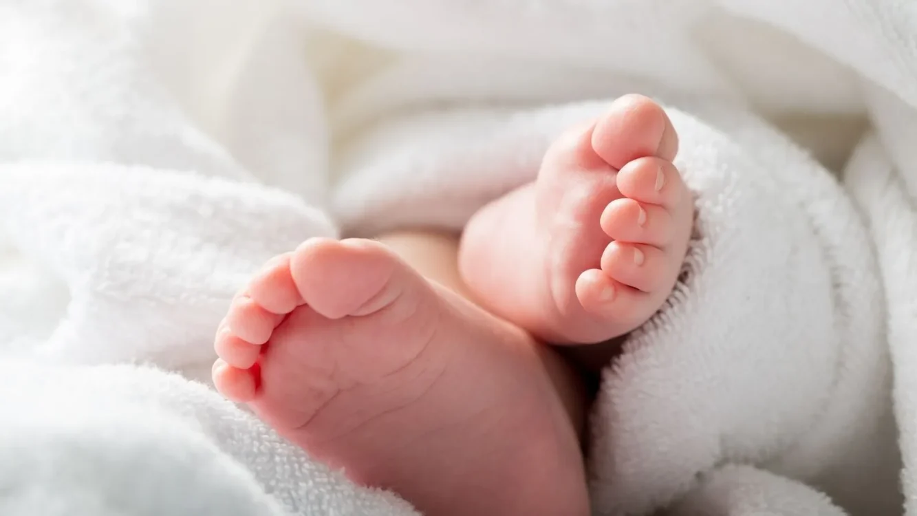 Ilustrasi gambar pembuangan bayi