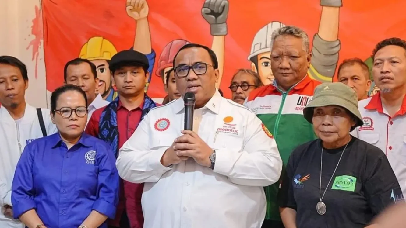 Presiden Konfederasi Serikat Pekerja Seluruh Indonesia (KSPSI) Andi Gani Nena Wea saat konferensi pers tentang rencana demo 50.000 buruh
