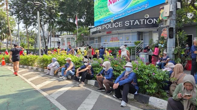 Abu Vulkanik Terasa di Bundaran HI, Polisi Himbau Warga Gunakan Masker saat CFD
