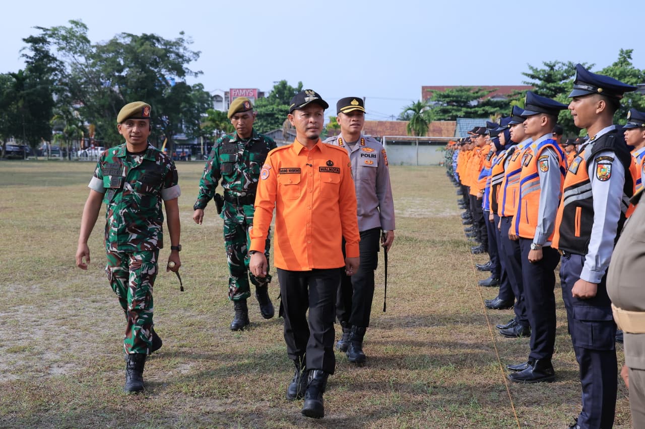 : Wali kota (Wako) Pekanbaru Agung Nugroho memimpin apel Kesiapsiagaan Kebakaran Lahan dan Hutan (Karlahut) di Kota Pekanbaru. - Foto: Mc.Pekanbaru