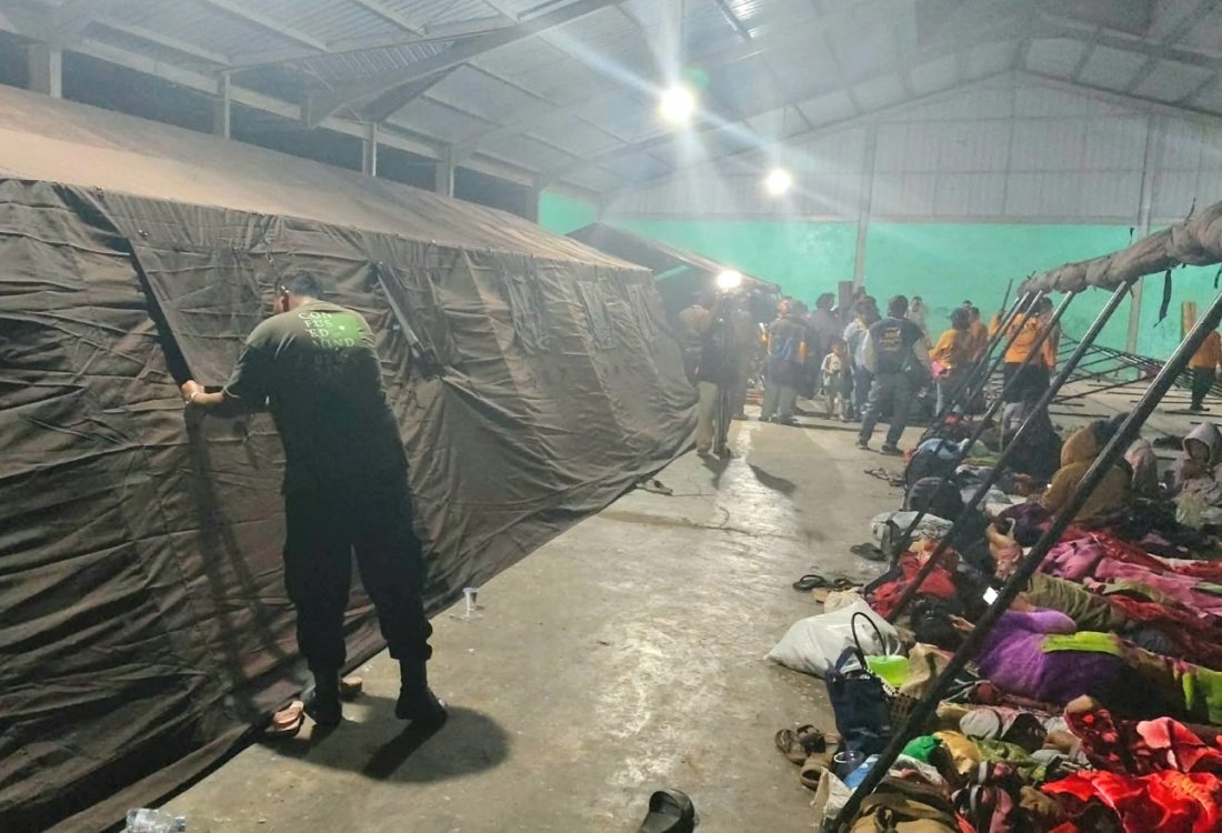 : Warga Desa Kuta Tengah, Kecamatan Simpang Empat, Kabupaten Karo, mengungsi ke Posko Penanganan Darurat di Desa Sukatepu, Kecamatan Naman Teran, menyusul peningkatan aktivitas Gunung Sinabung, Selasa (1/9/2026). (Dok. BPBD Karo).