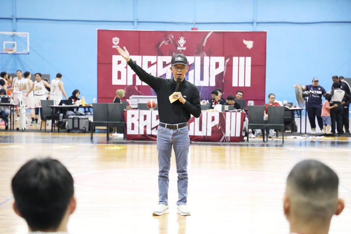 : Wali kota Batam, Amsakar Achmad, menutup Kejuaraan Bola Basket Bass Cup III 2026 di GOR TM Arena, Minggu (13/9/2026). HUMAS DISKOMINFO BATAM / RUMAWI