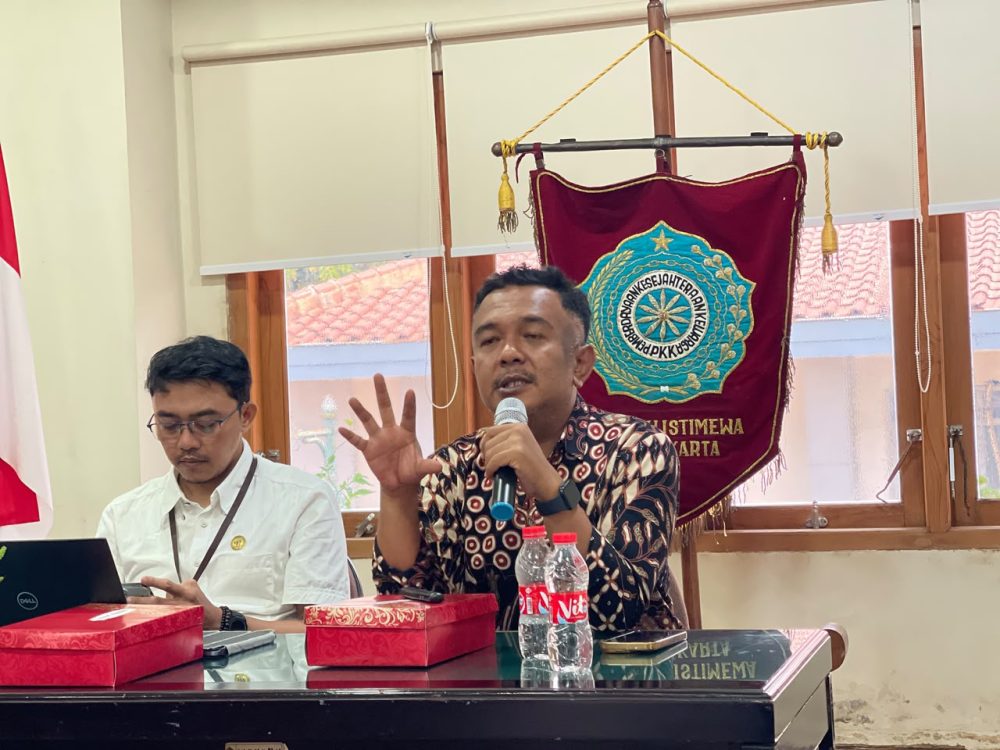 : Mendorong narasi informasi publik yang lebih mengedukasi dan dekat dengan warga, Founder Pandangan Jogja membekali jajaran pengurus KIM Sleman teknik menggali ide konten media sosial berbasis cerita personal.