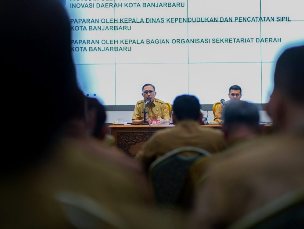 : Sekretaris Daerah Kota Banjarbaru, Sirajoni saat memberikan arahan dalam Rapat Koordinasi Pimpinan Perangkat Daerah. Foto: Mc.Banjarbaru