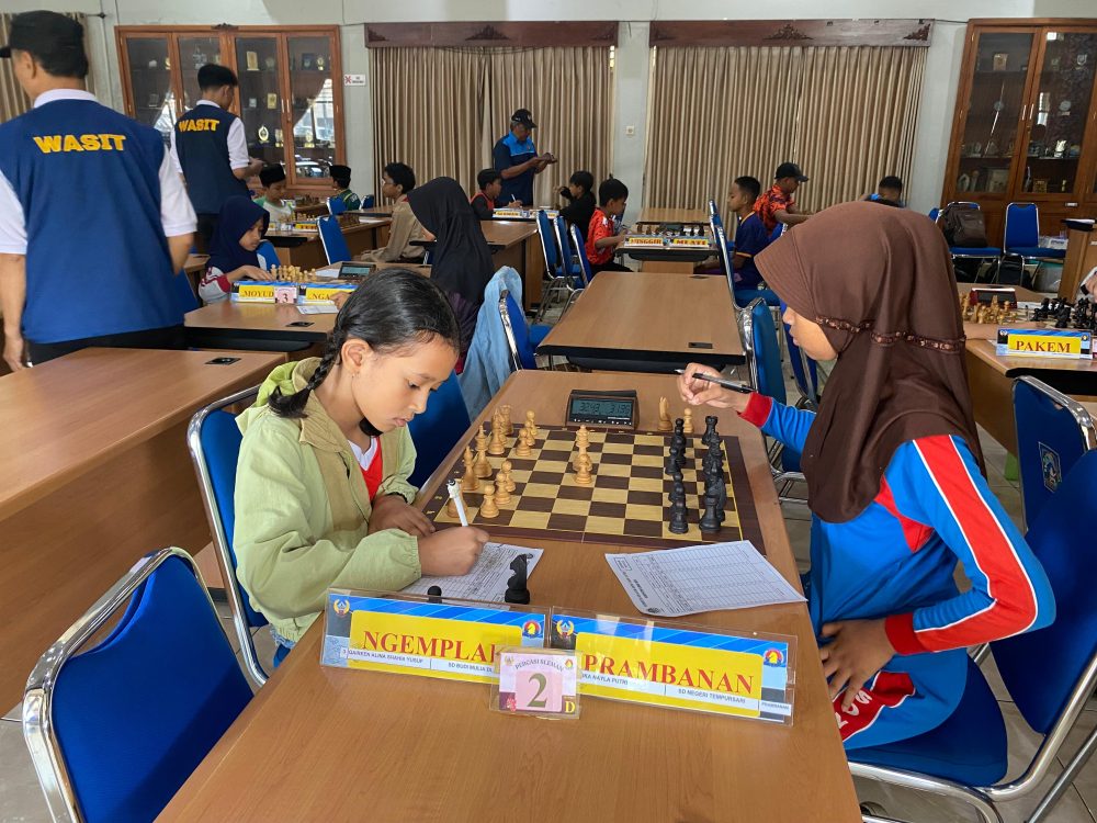 : Membangun fondasi karakter serta mengasah kecerdasan analisis sejak dini, Pemkab Sleman menggelar ajang kejuaraan catur usia sekolah dasar untuk menjaring dan membina calon atlet berprestasi masa depan.