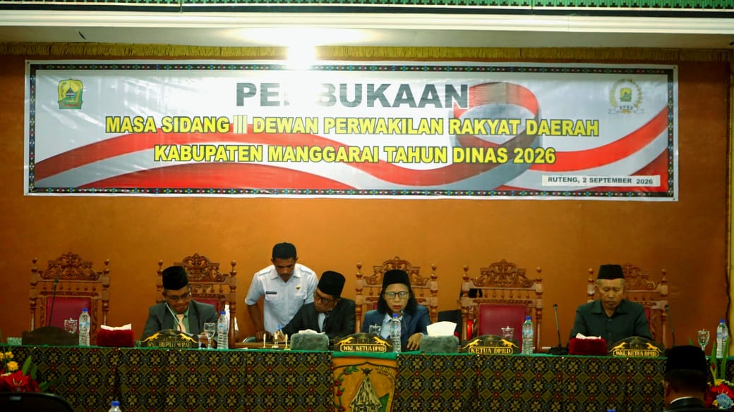 : Wakil Ketua DPRD Manggarai, Agnes Menot (tengah) dan Wakil Bupati Manggarai, Fabianus Abu (kanan) saat Sidang III DPRD Manggarai Tahun Dinas 2026 di Ruang Sidang Utama, Rabu (2/9/2026).