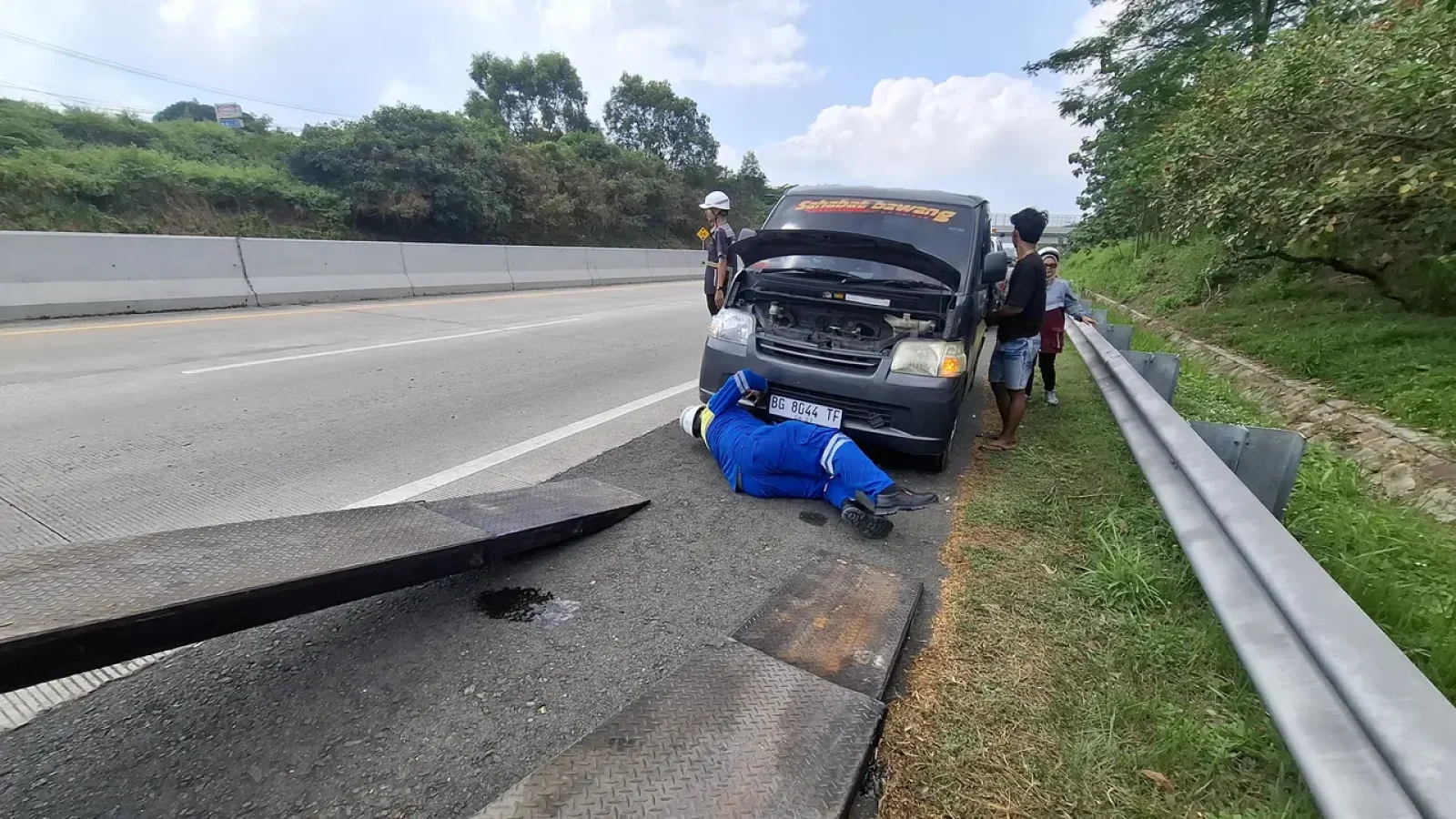 Bahu Jalan Tol untuk Kondisi Darurat, Menyalip Bisa Picu Kecelakaan dan Denda Rp500 Ribu