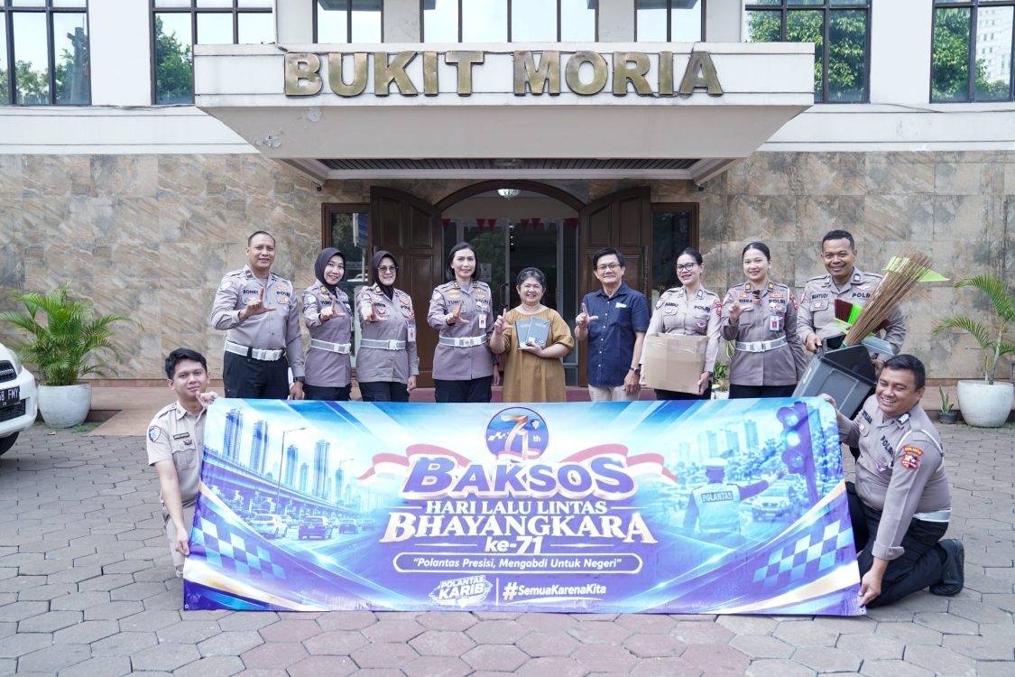 Bakti Sosial HUT ke-71 Lalu Lintas, Korlantas Polri Salurkan Bantuan Kitab Suci ke GPIB Bukit Moria