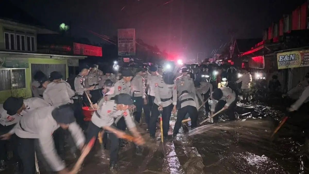 Banjir Bandang Terjang Solok, Polri Kerahkan Tim SAR Cari Dua Warga Hilang