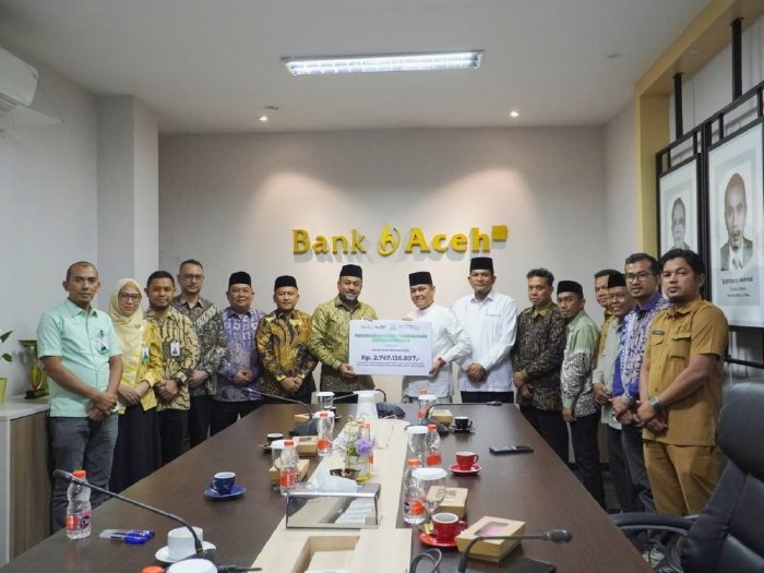 : Zakat tersebut diserahkan secara simbolis oleh Direktur Utama PT Bank Aceh Syariah Fadhil Ilyas kepada Ketua Badan BMA Tgk. H. Muhammad Yunus M. Yusuf di Banda Aceh, Selasa (1/9/2026).
