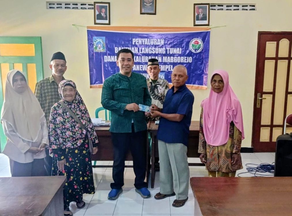 : Sebanyak 14 KPM di Kalurahan Margorejo, Tempel, Sleman, menerima penyaluran BLT-DD tahap kesembilan di Kantor Kalurahan Margorejo, Kamis (17/9/2026).