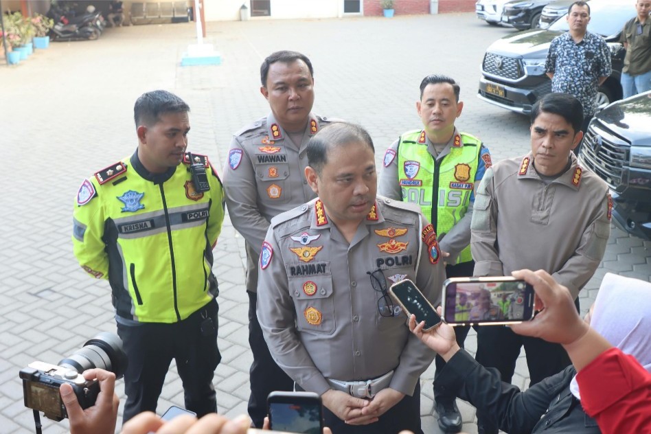 Bantu Urai Kepadatan Kendaraan, Ditlantas Polda Jatim Perkuat Pengamanan dan Pengaturan Lalin di Pelabuhan Ketapang