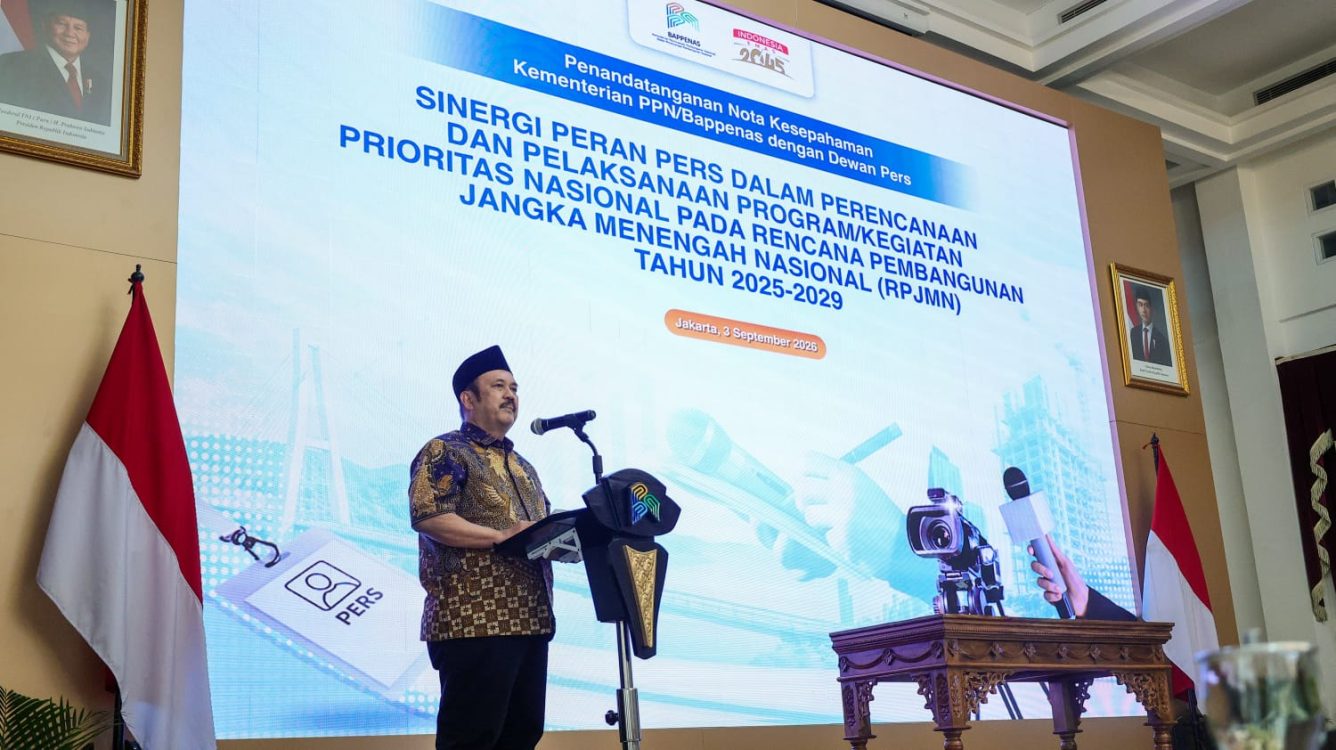 : Menteri PPN/Kepala Bappenas, Rachmat Pambudy bersama Ketua Dewan Pers Komaruddin Hidayat menandatangani Nota Kesepahaman tentang Sinergi Peran Pers dalam Perencanaan dan Pelaksanaan Program/Kegiatan Prioritas Nasional pada Rencana Pembangunan Jangka Menengah Nasional (RPJMN) Tahun 2025–2029 di Gedung Bappenas, Jakarta, Kamis (3/9/2026). (Dok. Bappenas)