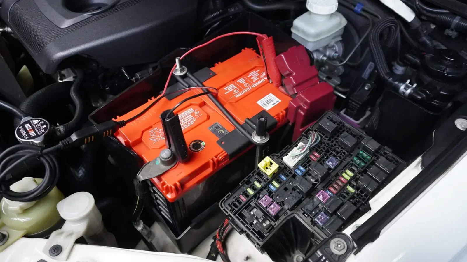 Baterai Mobil Cepat Habis Tak Selalu karena Aki Soak, Kenali 5 Penyebabnya