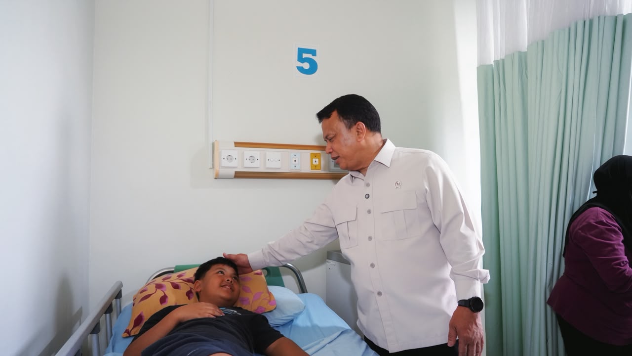 : BGN memastikan keselamatan penerima manfaat menjadi prioritas dalam penanganan kejadian keracunan makanan pada Program Makan Bergizi Gratis (MBG) di Pati. Hingga Kamis (10/9/2026), sebanyak 59 penerima manfaat masih menjalani perawatan dan seluruhnya dilaporkan dalam kondisi membaik. Pemerintah daerah dan BGN juga memastikan biaya penanganan telah ditanggung oleh pemerintah. (Foto: Humas BGN)