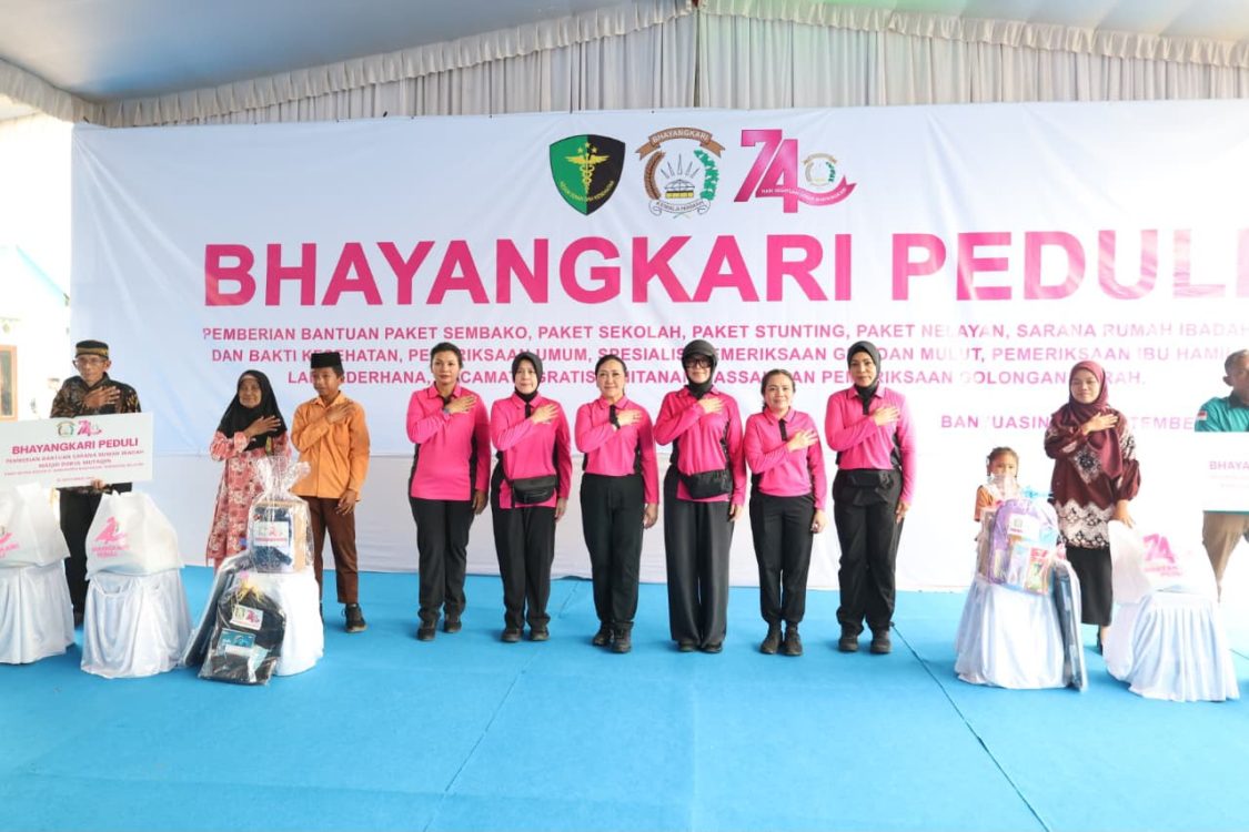 Bhayangkari dan Polda Sumsel Salurkan Ribuan Bantuan Sosial di Dusun 4 Pulau Borang