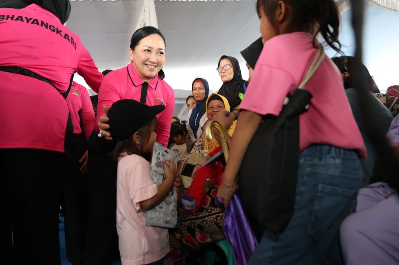 Bhayangkari Peduli Jangkau Pulau Borang, Perkuat Kesehatan dan Ketahanan Sosial Warga Pesisir Sumsel