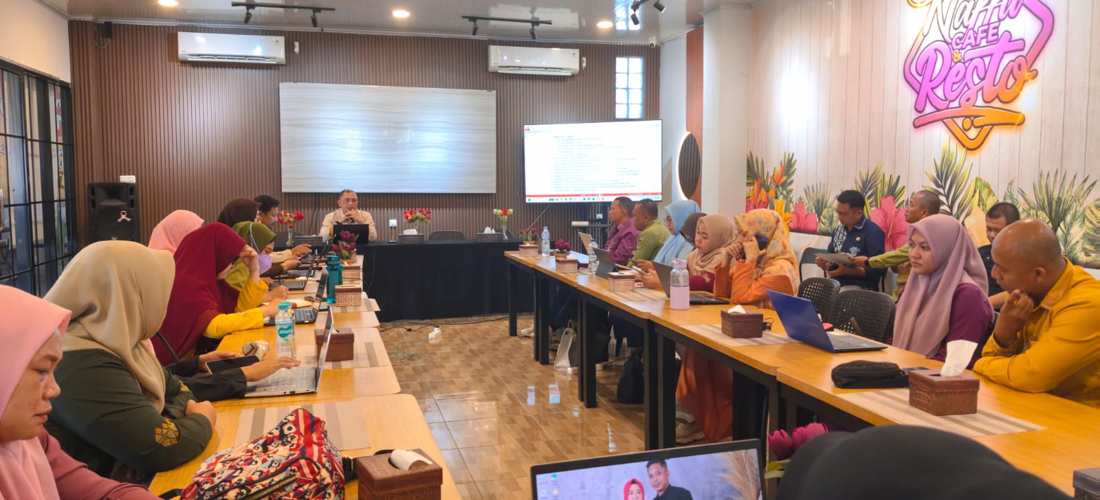 : Rapat koordinasi teknis pembahasan penyusunan kebutuhan formasi Jabatan Fungsional (JF) Analis Kebijakan di lingkungan Pemerintah Provinsi Gorontalo. 9foto Reza)