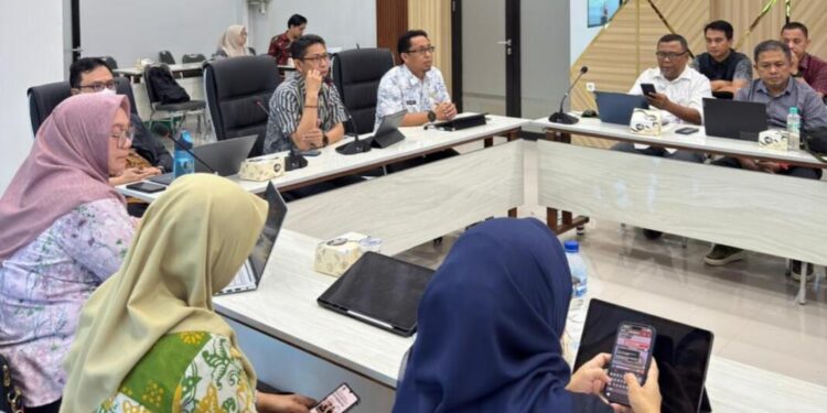 : Rapat Pembahasan Hasil Evaluasi Rancangan Peraturan Daerah Kabupaten/Kota mengenai Pertanggungjawaban Pelaksanaan Anggaran Pendapatan dan Belanja Daerah (APBD) Tahun Anggaran 2025. (foto PPID)