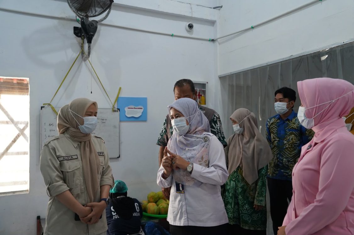 : Kunjungan Kepala Perwakilan Badan Kependudukan dan Keluarga Berencana Nasiona (BKKBN) Provinsi Kalimantan Selatan, Lisna Prihantini, dalam rangka peninjauan pelaksanaan dan pendistribusian Makan Bergizi Gratis bagi Ibu Hamil (Bumil), Ibu Menyusui (Busui), dan Balita Non-PAUD (MBG 3B) di Kabupaten Balangan, Kamis (10/9/2026). -Foto: Mc.Balangan