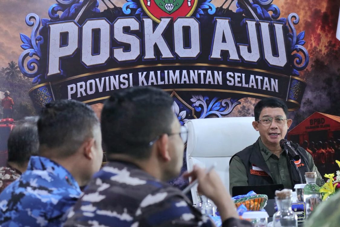 : Kepala BNPB Letjen TNI Suharyanto memimpin rapat koordinasi penanganan kebakaran hutan dan lahan (karhutla) wilayah Kalimantan Selatan, di Banjarbaru, Kalimantan Selatan, Kamis (10/9/2026). (Dok. BNPB).