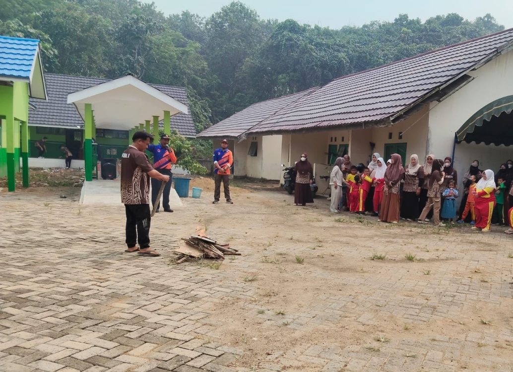 : Badan Penanggulangan Bencana Daerah (BPBD) Kabupaten Balangan melalui program BPBD Balangan Go To School kembali menggelar sosialisasi mitigasi bencana kebakaran. - Foto: Mc.Balangan