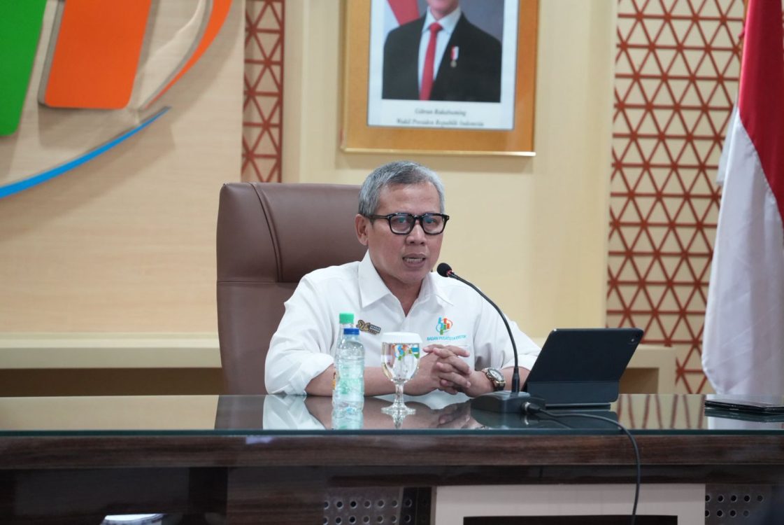 : Deputi Bidang Statistik Distribusi dan Jasa BPS RI, Ateng Hartono dalam konferensi pers di Jakarta, Selasa (1/9/2026) mengatakan kelompok makanan, minuman, dan tembakau menjadi penyumbang utama inflasi bulanan pada Agustus 2026 dengan andil sebesar 0,17 persen dan mengalami inflasi sebesar 0,57 persen. (Foto: BPS)