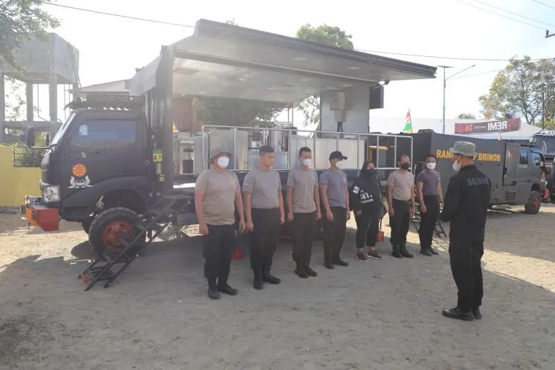 Brimob Siapkan Dapur Lapangan untuk Warga Terdampak Erupsi Sinabung