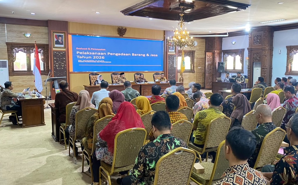 : Pemkab Batang menggelar Rapat Koordinasi Pengendalian Operasional Pembangunan (RAKORPOK) Triwulan II Tahun 2026 di Aula Bupati Batang, Kabupaten Batang.