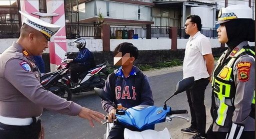 Cegah Fatalitas Kecelakaan, Satlantas Pesawaran Imbau Pengendara Pakai Helm SNI