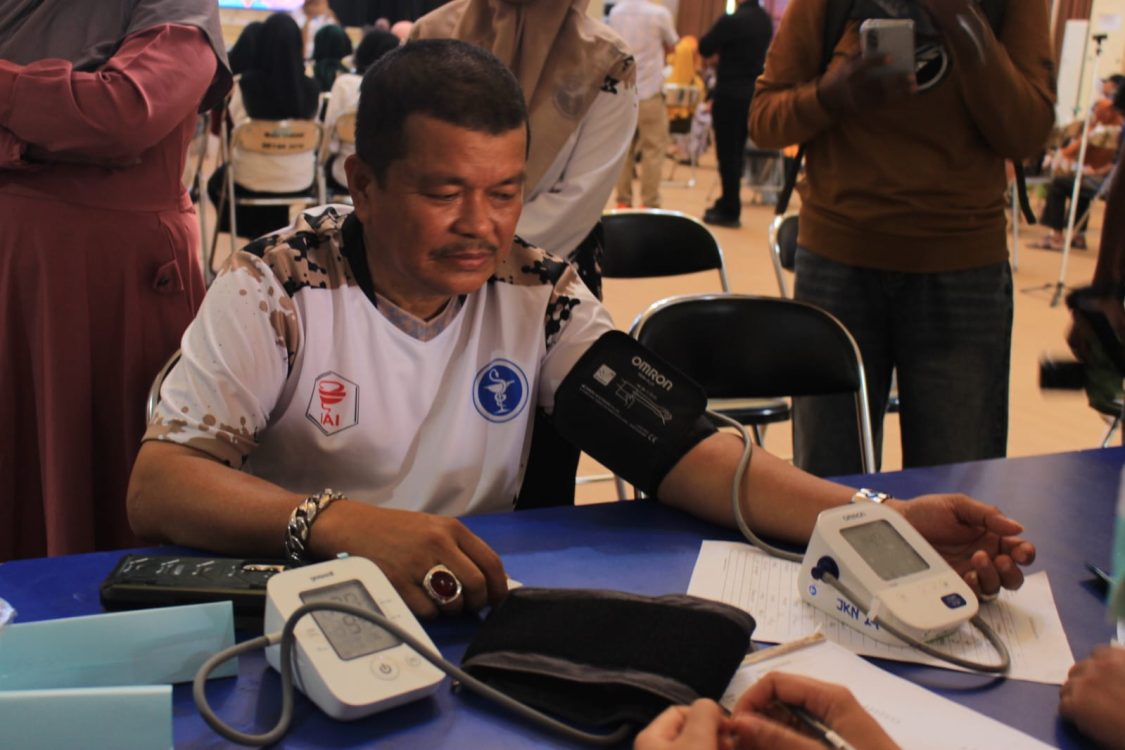 : Wakil Bupati Parigi Moutong, Abdul Sahid, secara resmi membuka rangkaian peringatan Hari Apoteker Sedunia (World Pharmacists Day) Tahun 2026 yang diwarnai dengan agenda senam lansia dan pelayanan kesehatan gratis di Auditorium Kantor Bupati, Sabtu (26/9/2026).