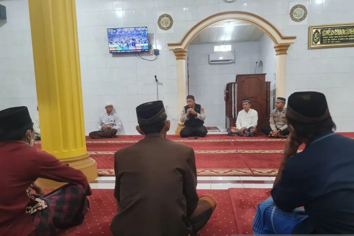 Cegah Karhutla, Polisi Edukasi Warga Lewat Program Subuh Keliling di Muara Enim