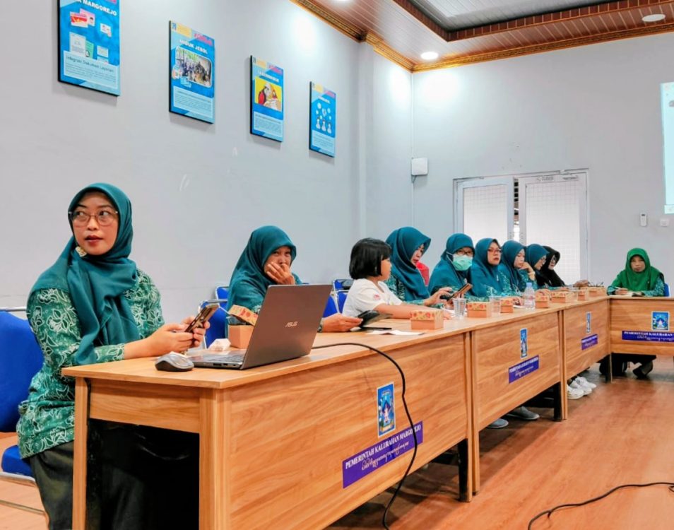 : Guna mewujudkan lingkungan rumah tangga yang harmonis serta bebas dari kekerasan fisik maupun nonfisik, Pokja I TP PKK Kalurahan Margorejo membekali puluhan kader dengan pemahaman hukum dan mekanisme penanganan awal kasus KDRT berbasis masyarakat.