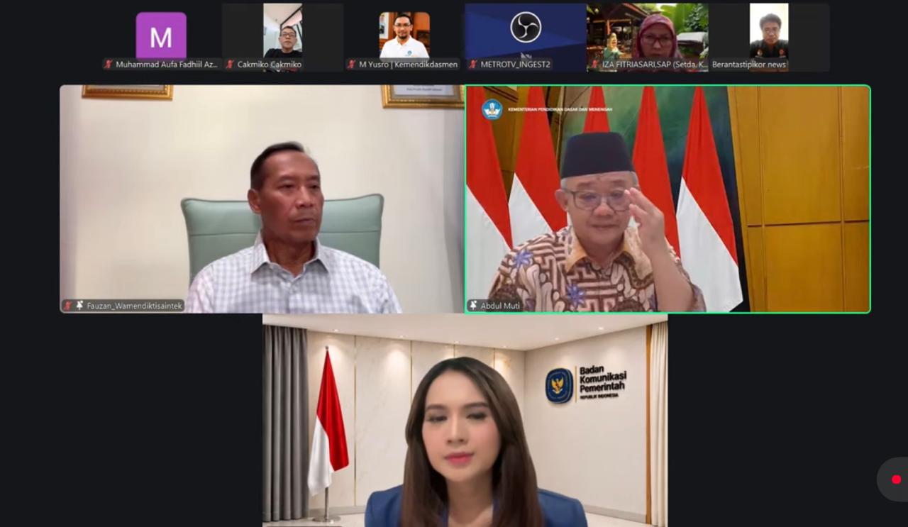 : Menteri Pendidikan Dasar dan Menengah (Mendikdasmen) Abdul Mu'ti (Kanan atas)dalam Konferensi Pers Update Situasi Terkini Pascaserupsi Gunung Anak Krakatau secara daring. (Foto: Pasha Yudha Ernowo Infopublik/Igid/Youtube Bakom RI)