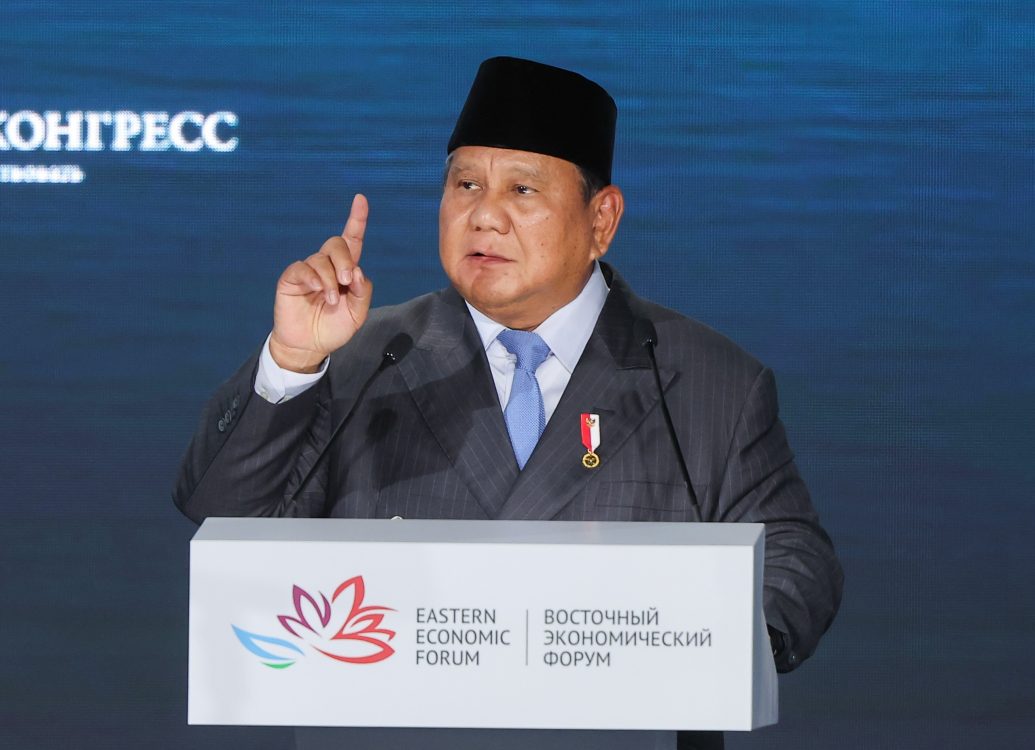 : Di hadapan Presiden Vladimir Putin dan jajaran pimpinan dunia pada Forum Ekonomi Timur ke-11, Presiden Prabowo Subianto membawa pesan diplomasi yang menyentuh: bahwa tolok ukur tertinggi pembangunan ekonomi bukanlah angka statistik semata, melainkan hadirnya makanan bergizi di meja makan keluarga biasa. FOTO dok. ROSCONGRESS/Vyacheslav Viktorov
