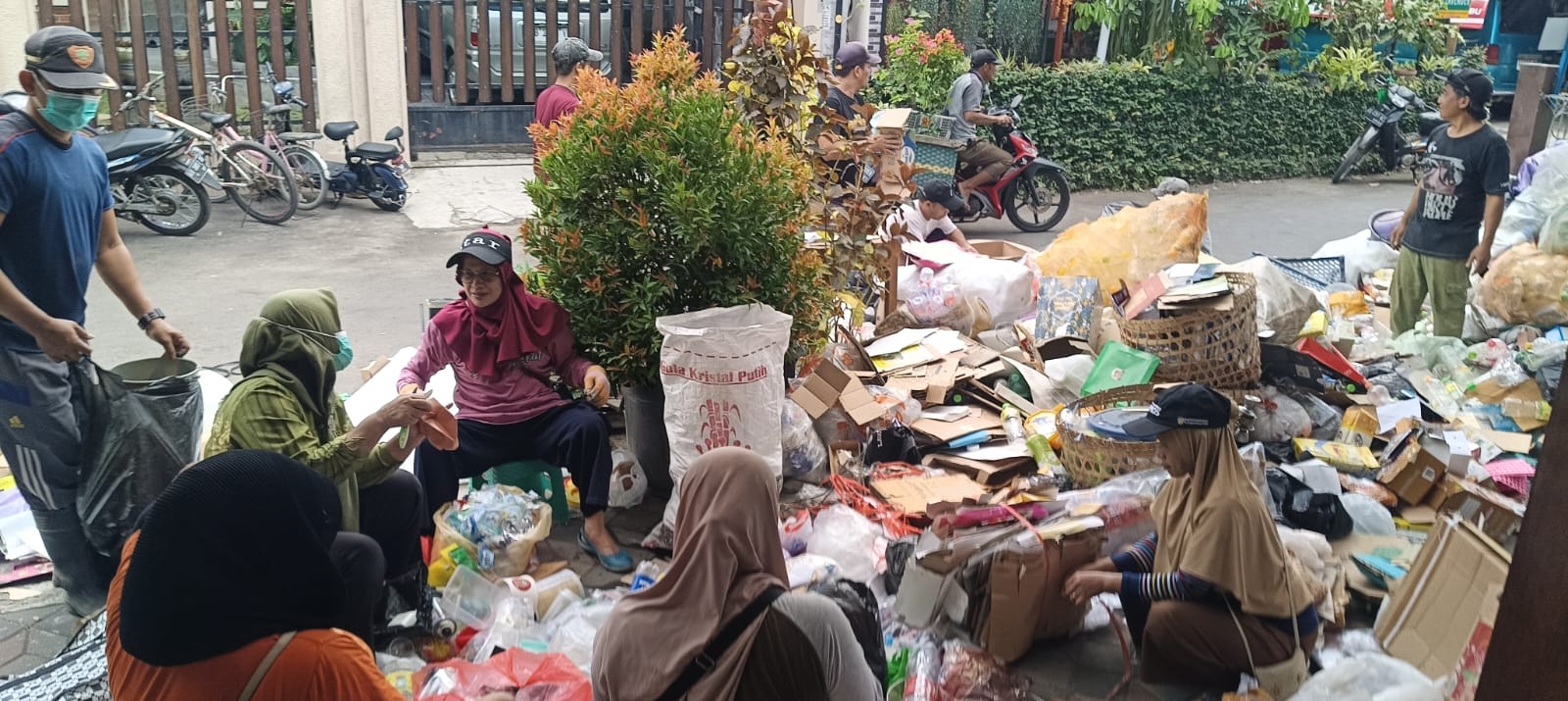 : Guna menopang pencapaian target Sleman Tuntas Sampah 2029 sekaligus menumbuhkan nilai ekonomi lingkungan, puluhan warga Padukuhan Kayen mengaktifkan kembali pemilahan sampah anorganik rumah tangga secara swadaya.