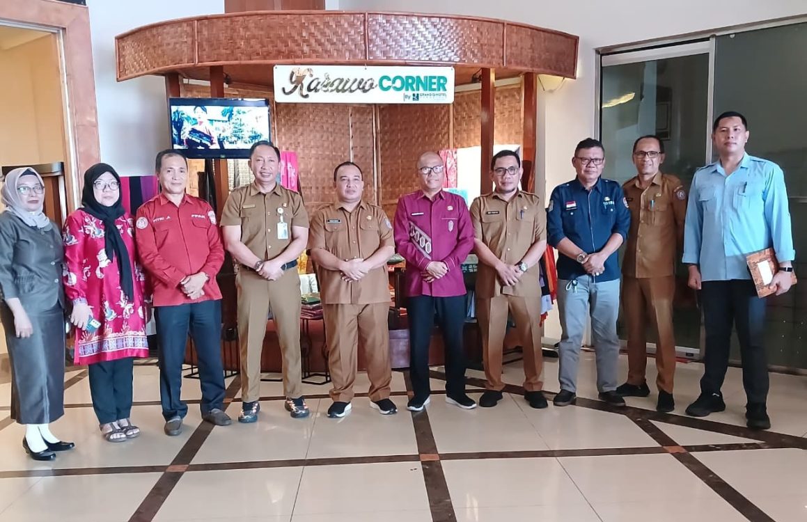 : Para pimpinan dinas dalam pertemuan terbatas Dinas Kependudukan dan Pencatatan Sipil (Dukcapil) Kabupaten/Kota se-Provinsi Gorontalo. (foto Owan)
