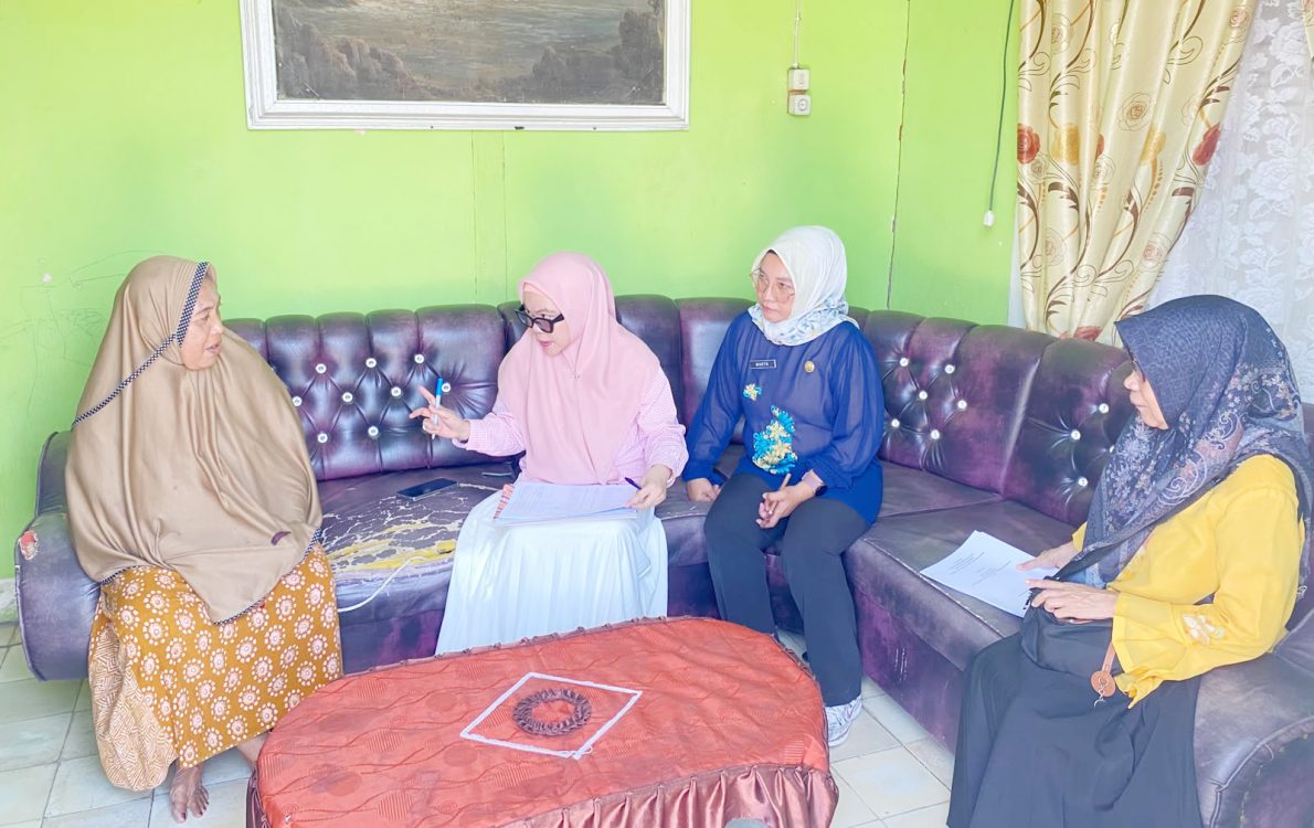 : Verifikasi dan validasi calon penerima bantuan sosial Usaha Ekonomi Produktif (UEP) di Kabupaten Bone Bolango. (foto Oan)