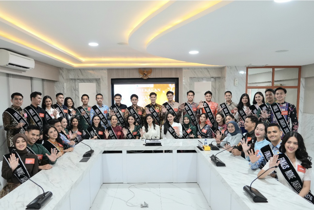 : Direktur Jenderal Komunikasi Publik dan Media (Dirjen KPM) Kementerian Komunikasi dan Digital (Kemkomdigi) Fifi Aleyda Yahya saat memberikan pembekalan kepada 36 finalis The 54th Abang None Jakarta 2026 di Kantor Kemkomdigi, Jakarta, Kamis (3/9/2026)/ (Agus Siswanto)