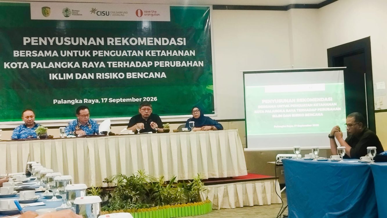 : Kepala Dinas Lingkungan Hidup Kota Palangka Raya, Untung Sutrisno, dalam kegiatan Penyusunan Rekomendasi Perubahan Iklim dan Kebencanaan Kota Palangka Raya yang dilaksanakan bersama Borneo Nature Foundation (BNF) di Hotel Luwansa, Palangka Raya, Kamis (17/9/2026). - Foto: Mc.Palangka Raya
