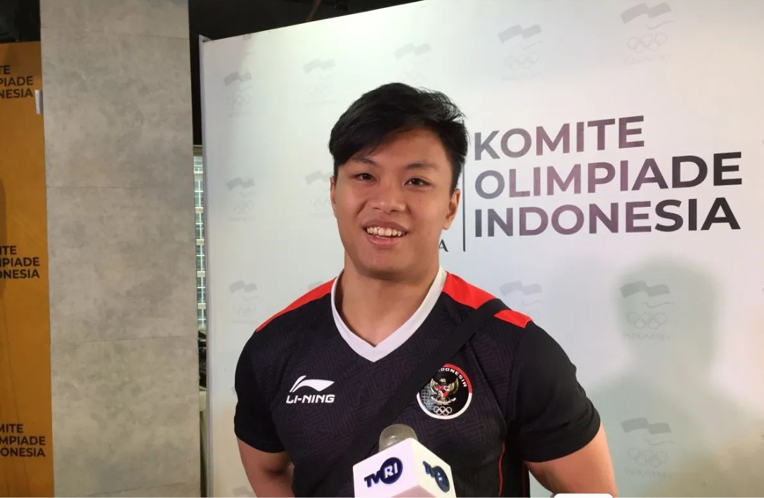 : Lifter Rahmat Erwin Abdullah merupakan peraih medali perunggu nomor 73 kg pada Olimpiade Tokyo 2020. Ia akan bersaing dengan Weeraphon Wichuma peraih medali perak pada nomor 73 kg Olimpiade Los Angeles 2024 di ajang angkat besi putra Asian Games 2026 Aichi-Nagoya. (ANTARA/Shofi Ayudiana)
