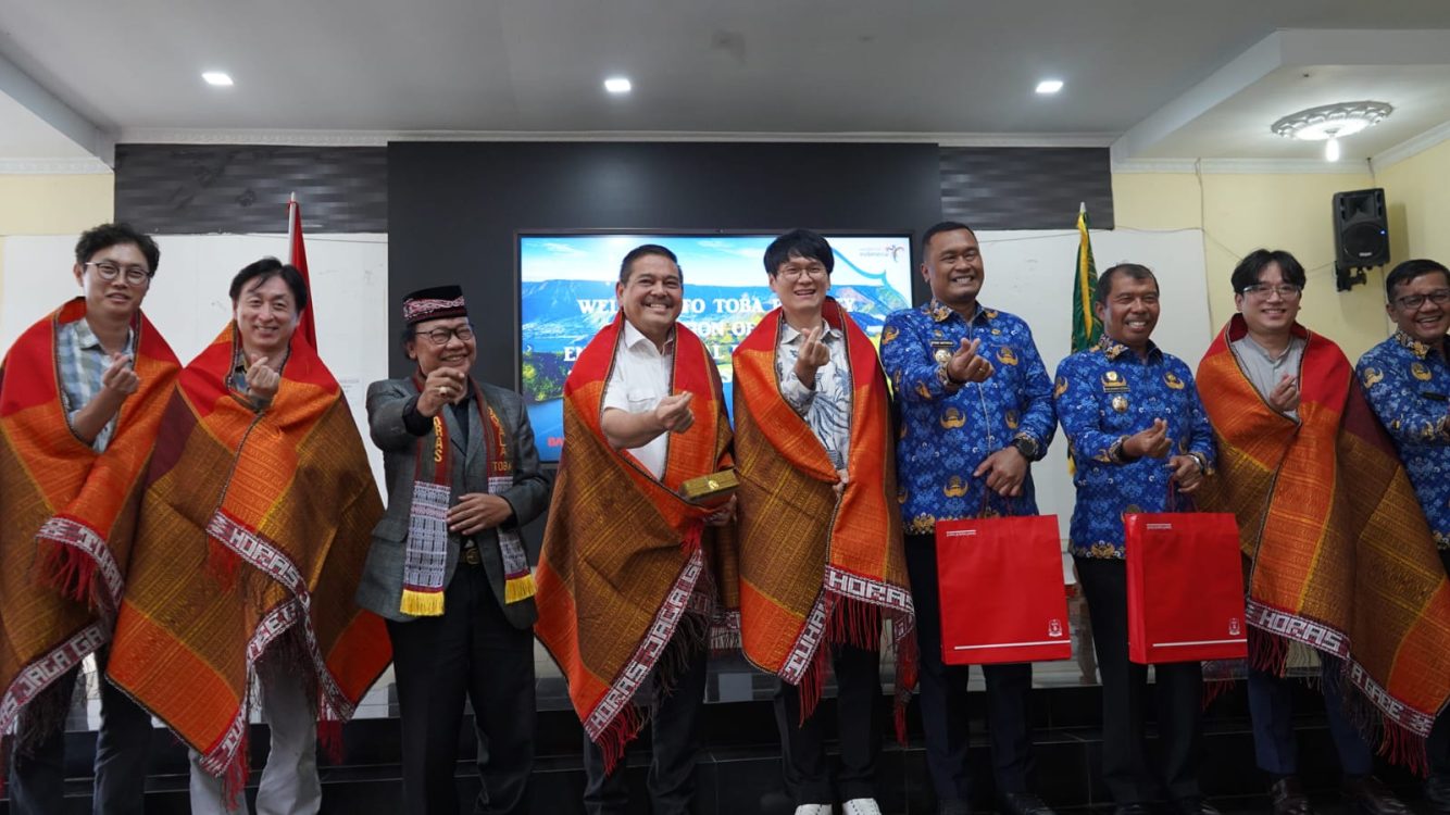 : Guna menghentikan sistem pembuangan terbuka (open dumping) dan mengolah sampah menjadi bahan bakar alternatif, Pemkab Toba merangkul lembaga asal Korea Selatan KEITI untuk modernisasi sistem kebersihan daerah, Kamis (3/9/2026).