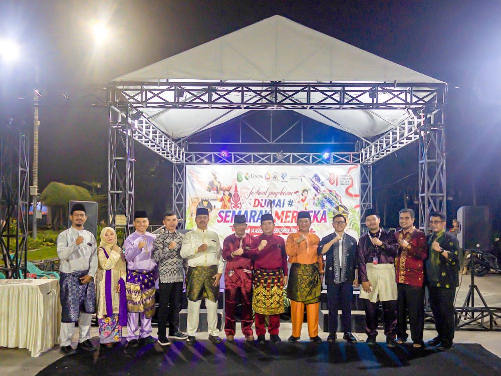 : Staf Ahli Hukum dan Politik Hermanto Usman menghadiri sekaligus menutup Kegiatan Dumai Semarak Merdeka 2026. (foto: MC Dumai)